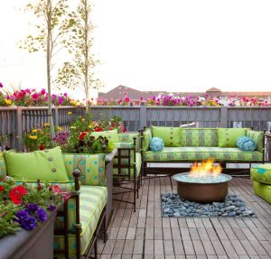 Decorate Your Deck For Outdoor Entertaining
